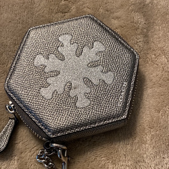NWT! Coach Snowflake glitter zip coin case and matching hanging accessory - Picture 4 of 9